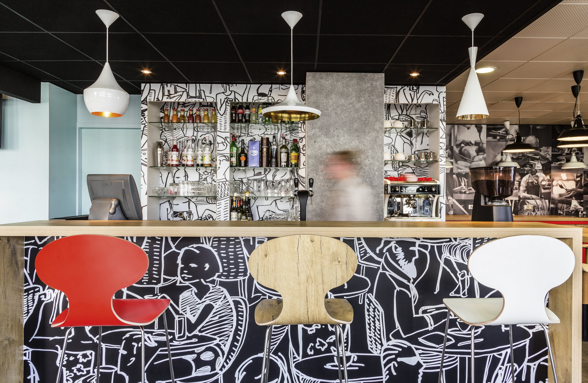 bar-ibis-thonon-2015-5-min-123