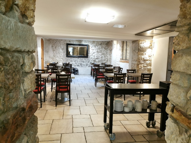 ccfd9be723c0422bbfcd4b0ce40798a7-136