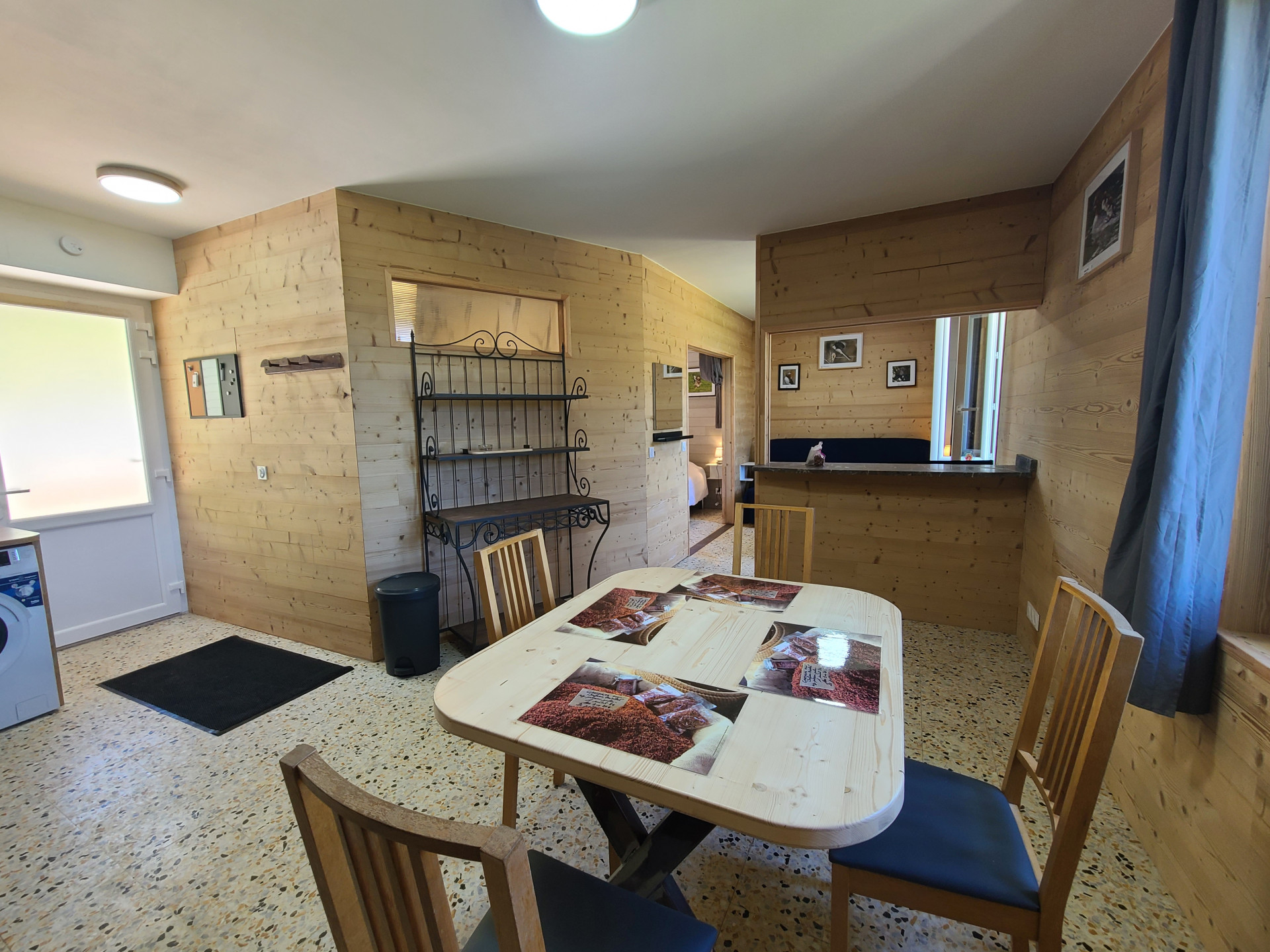 coin-repas-g-te-6-moussan-816