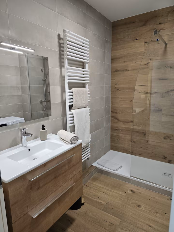 fff3ff19-2b92-4660-b079-7886d1582a8e-1265