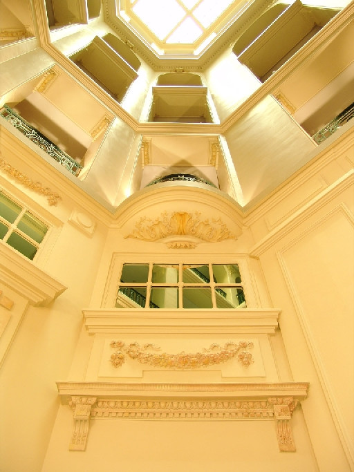 majestueuse-mont-e-d-escalier-960