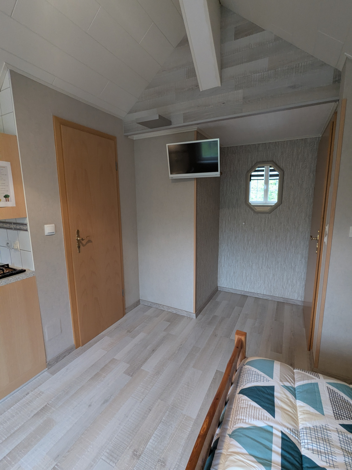 pxl-20251021-092923270-1247