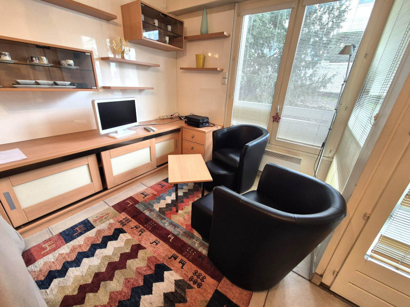 _lv_images__lot_0000586597_02_47064