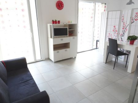 _lv_images__lot_0068366837_01_46809