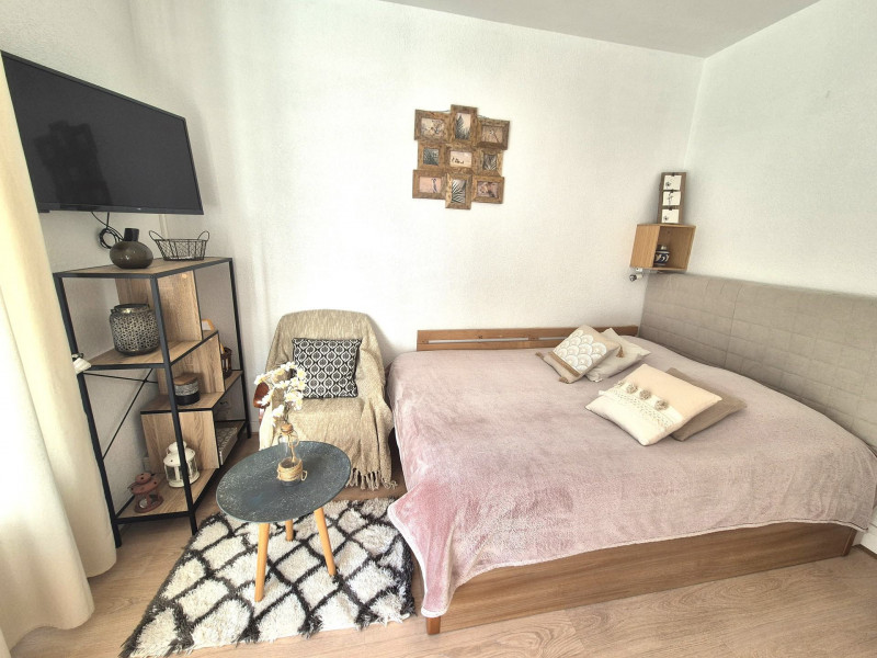 _lv_images__lot_0068376908_02_46797