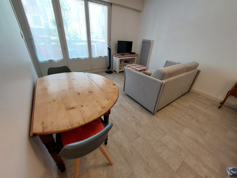 _lv_images__lot_0068376932_08_46907