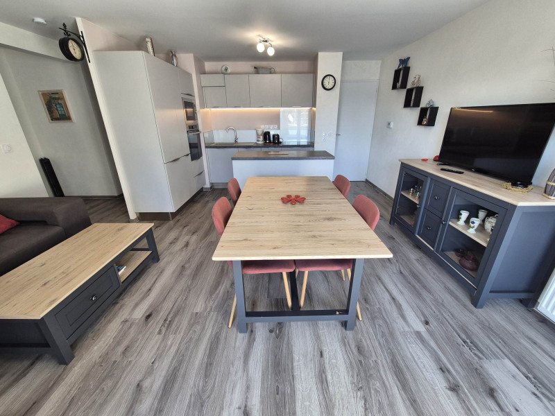 _lv_images__lot_0068376939_02_47537