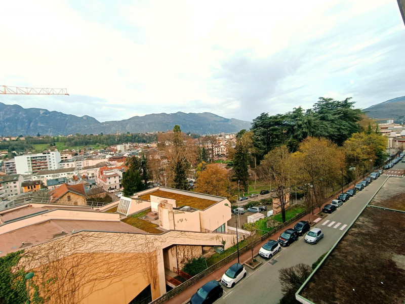 _lv_images__lot_0068376969_04_108474