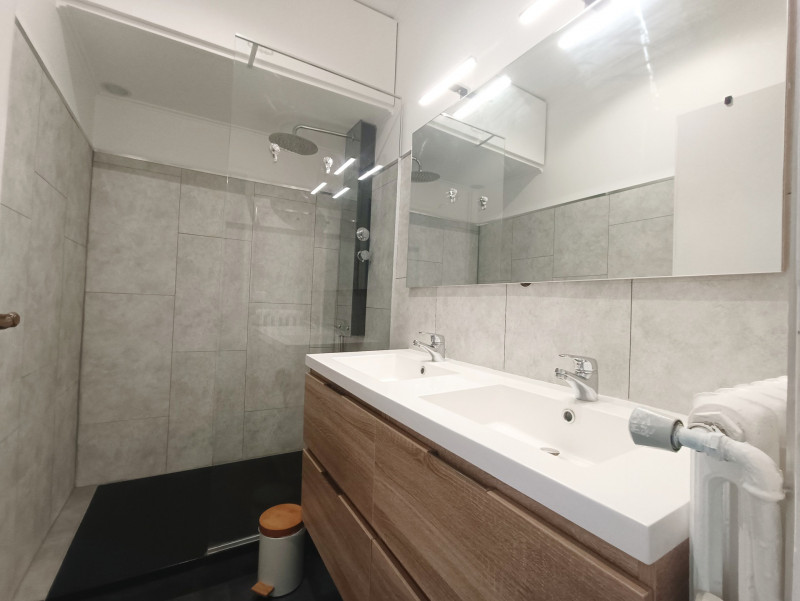 _lv_images__lot_0068376969_06_47354