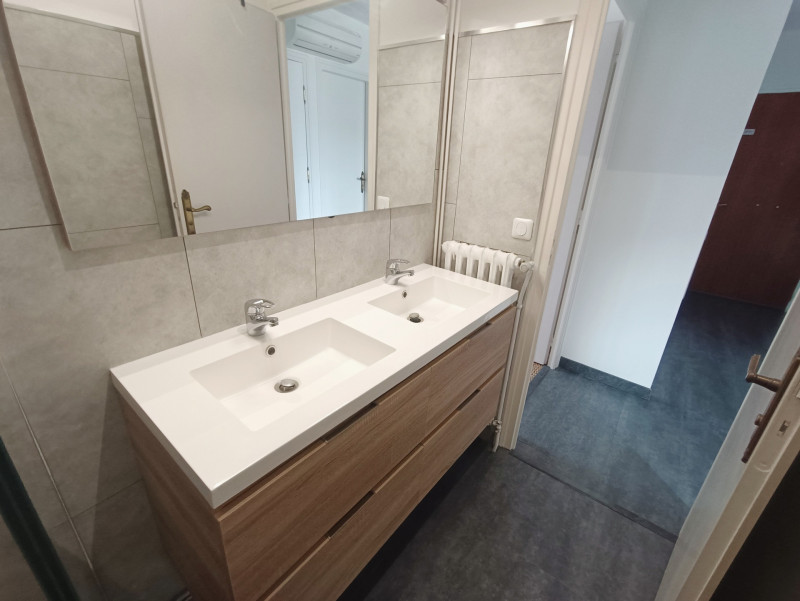 _lv_images__lot_0068376969_12_47360