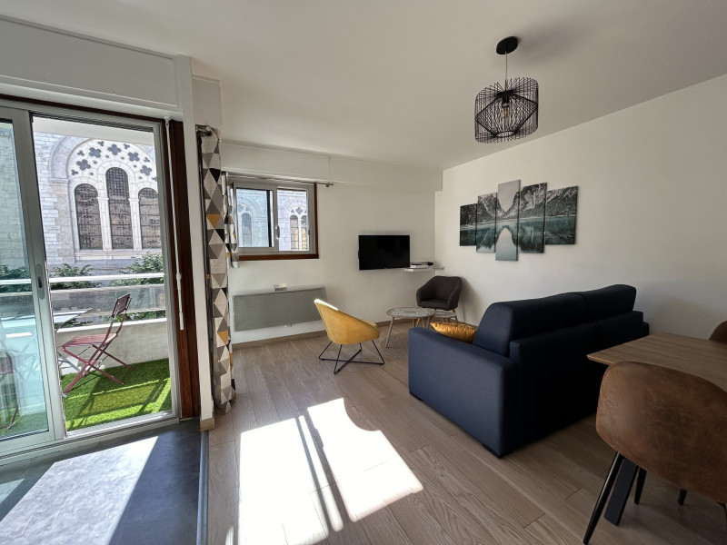 _lv_images__lot_0068376989_14_47535