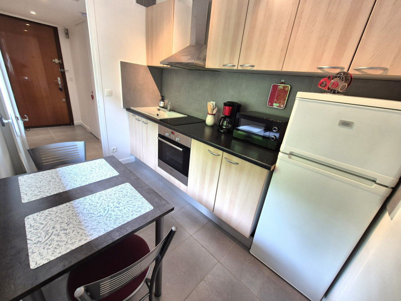 _lv_images__lot_0068376996_06_47025