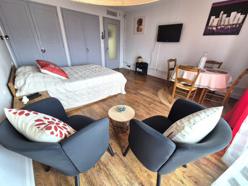 _lv_images__lot_0068376996_08_47027