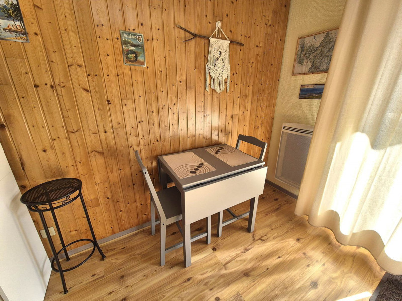 _lv_images__lot_0068376997_10_47437