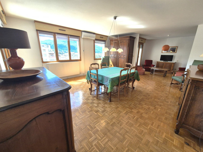 _lv_images__lot_0068376999_01_47141